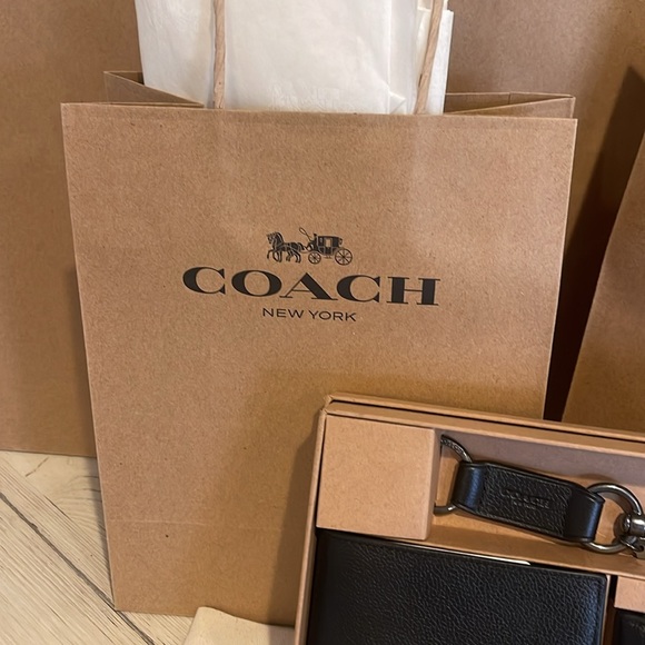COACH Men’s Wallet. NWT. Gift Set, Coach Box, & Store Bag. 3-in-1 Set. Black. - Picture 3 of 9